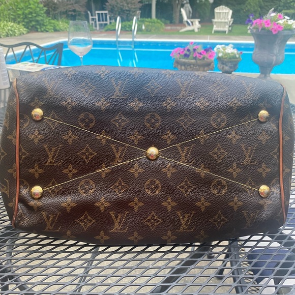 Louis Vuitton Tavoli w COA - Picture 10 of 15